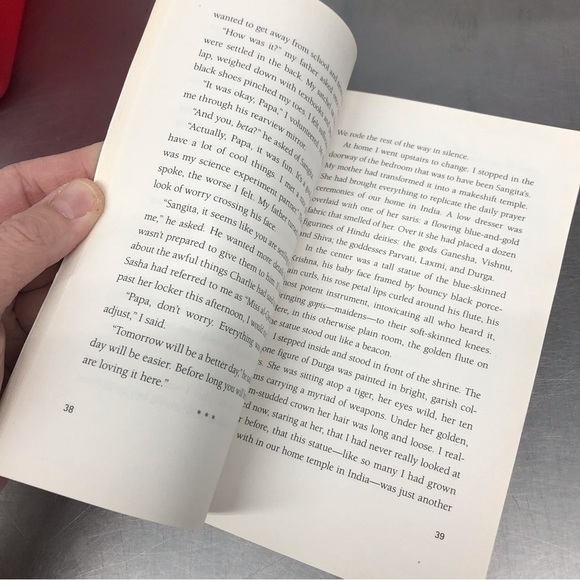 Lovetorn by: Kavita Daswan, paperback book - Picture 3 of 5